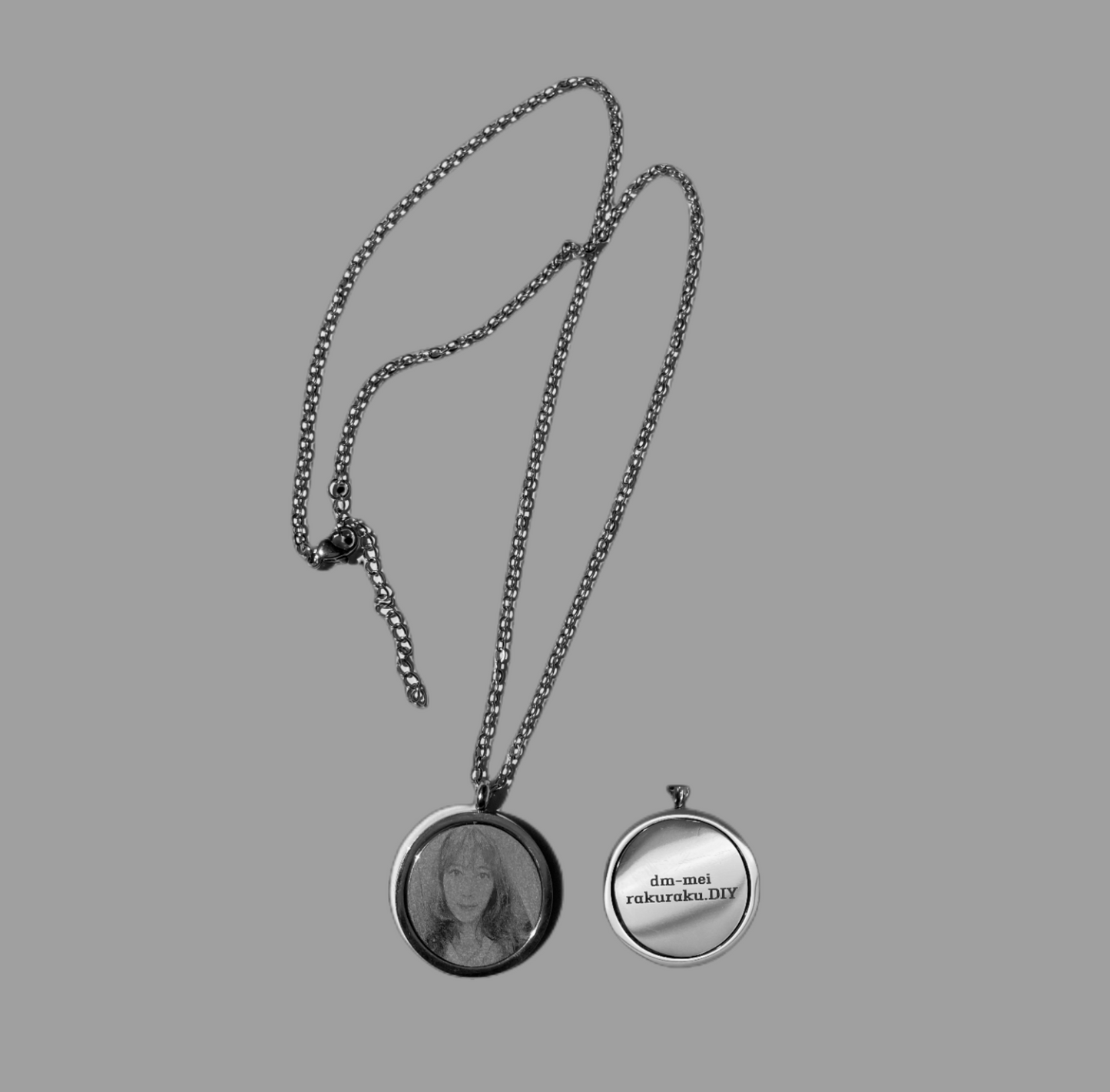 Rotating photo necklace (inner part rotates)